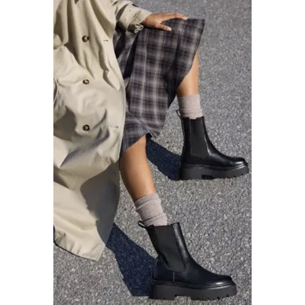 H&M chunky Chelsea boots in black women size US 9 (EUR 40) Flaws